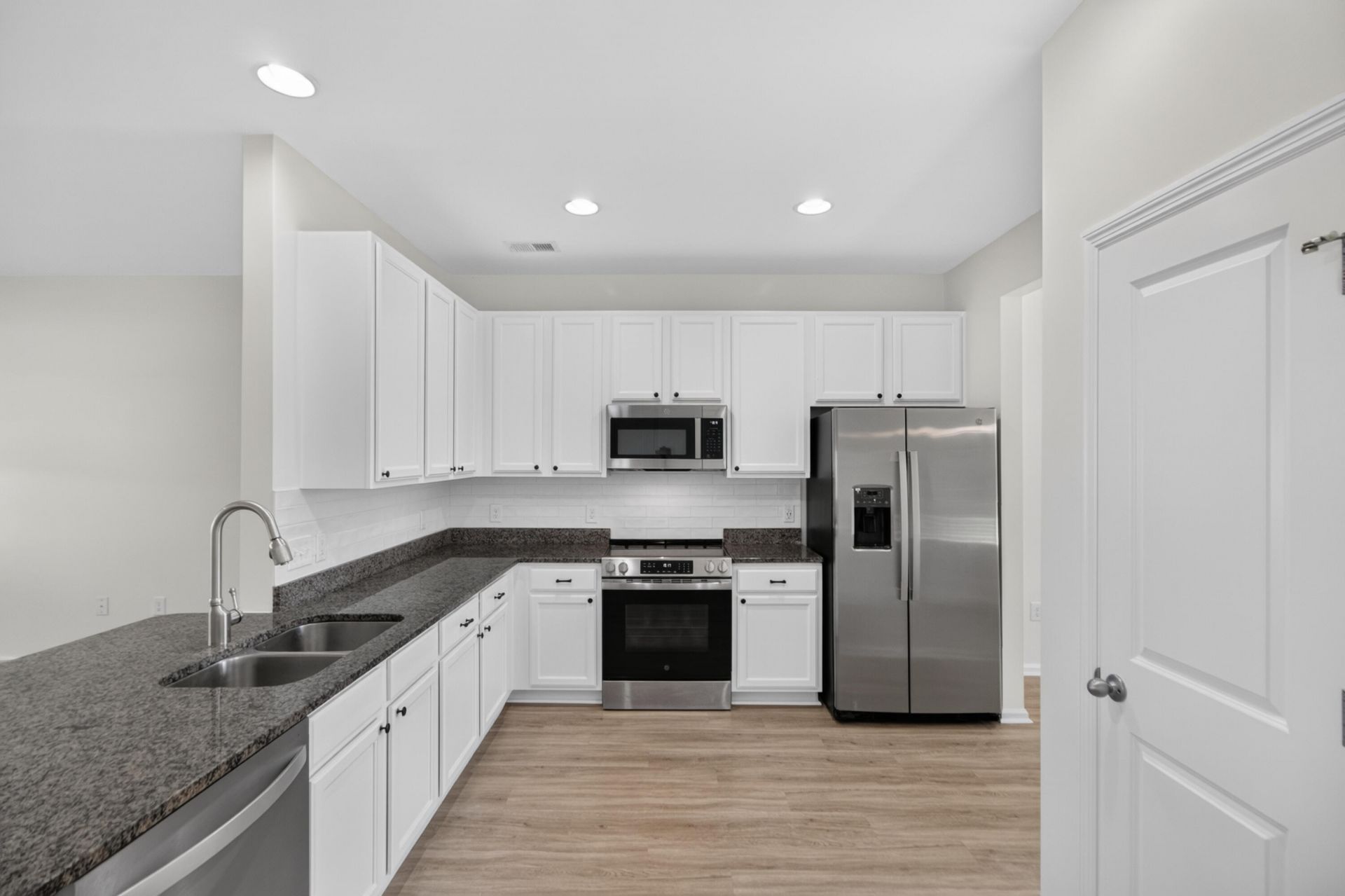 407 Hemingway Circle Photo 7