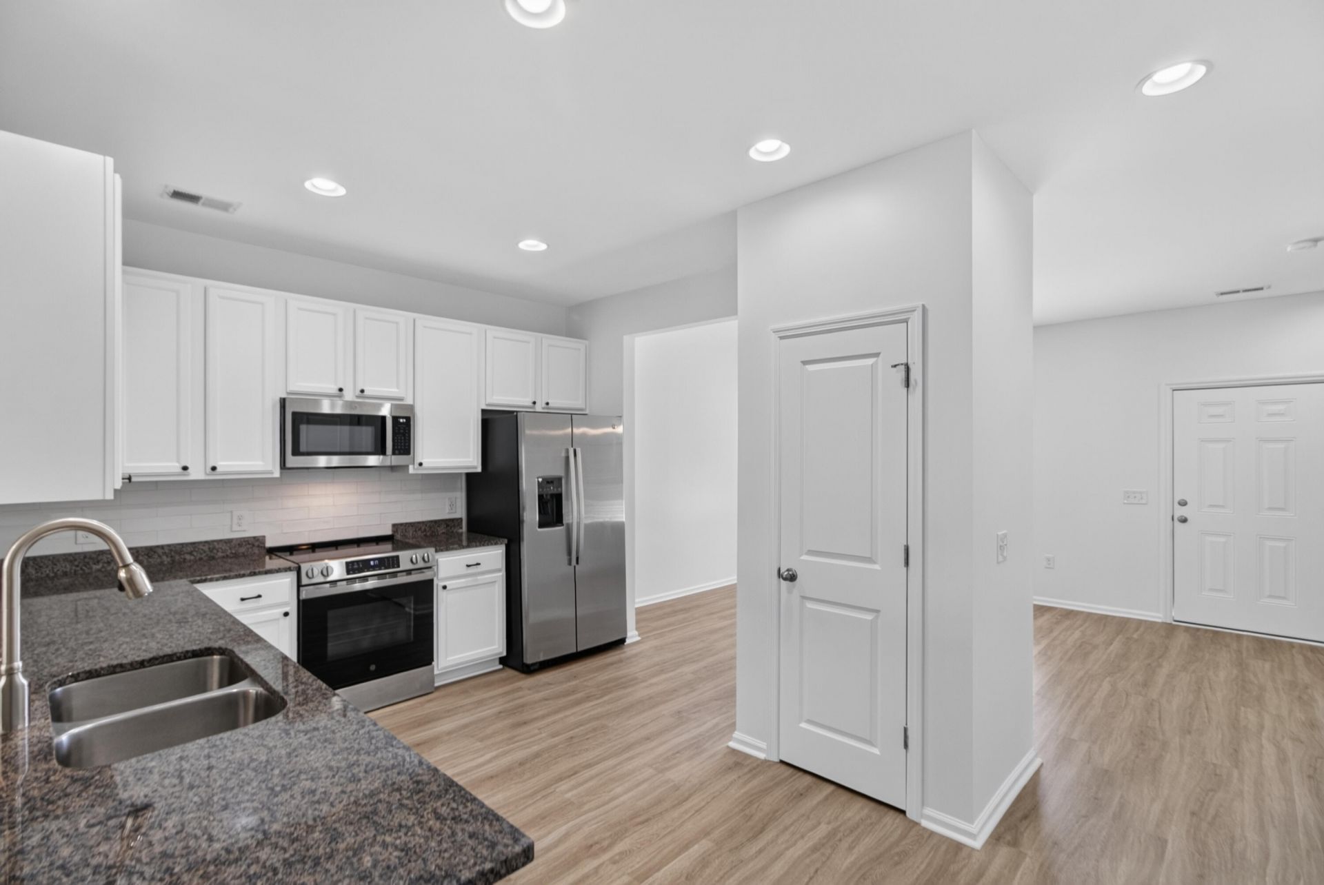 407 Hemingway Circle Photo 8
