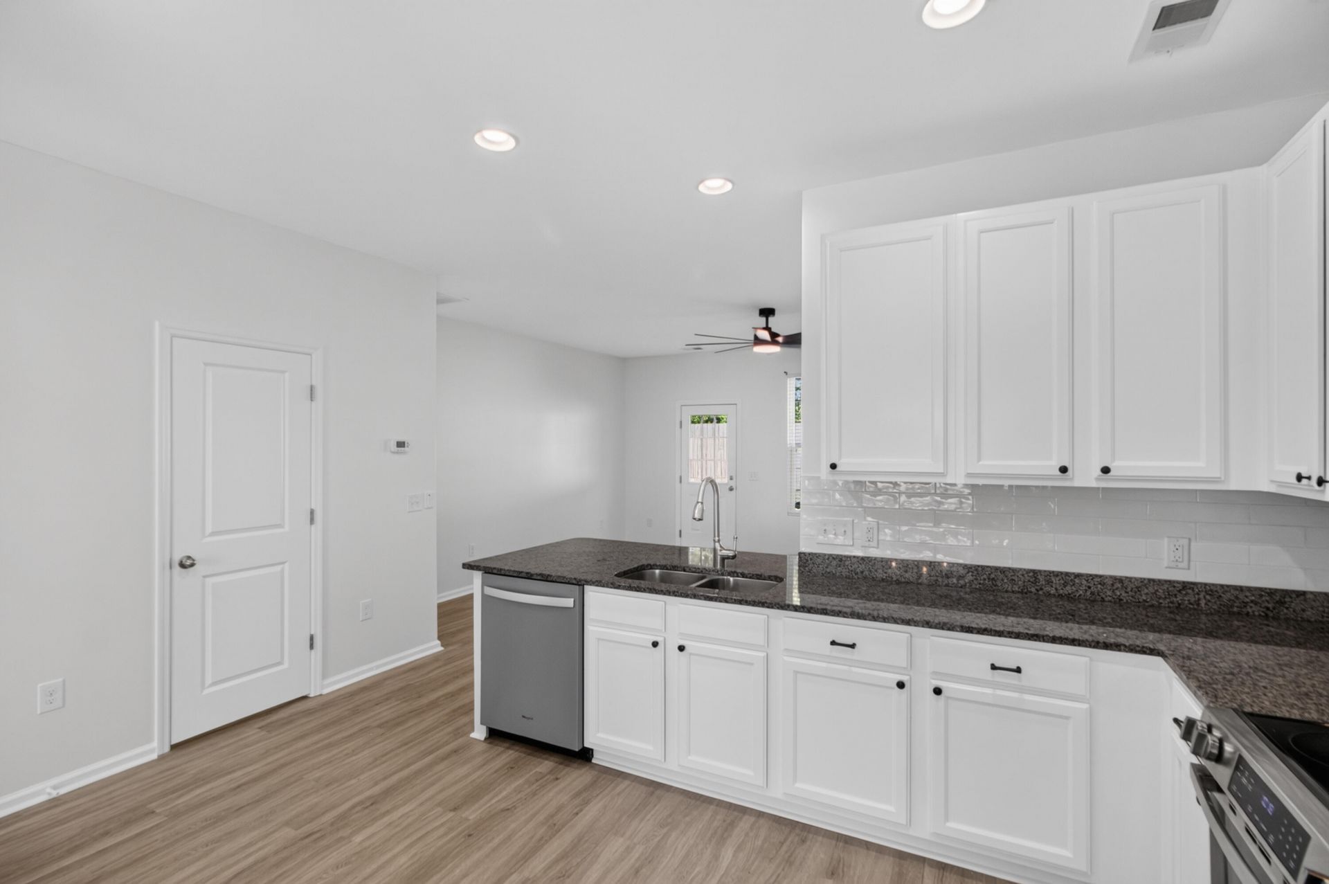 407 Hemingway Circle Photo 9