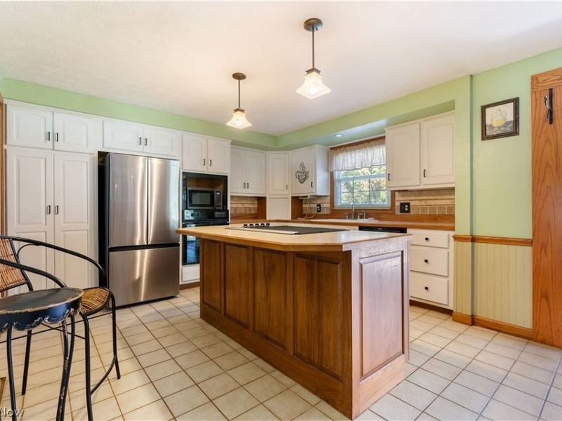 2561 Fallview Street NW, Uniontown, OH 44685 Photo 10