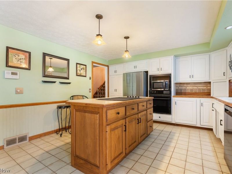 2561 Fallview Street NW, Uniontown, OH 44685 Photo 11