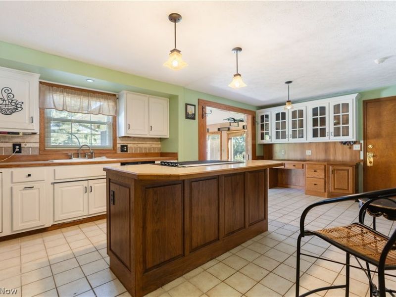 2561 Fallview Street NW, Uniontown, OH 44685 Photo 12