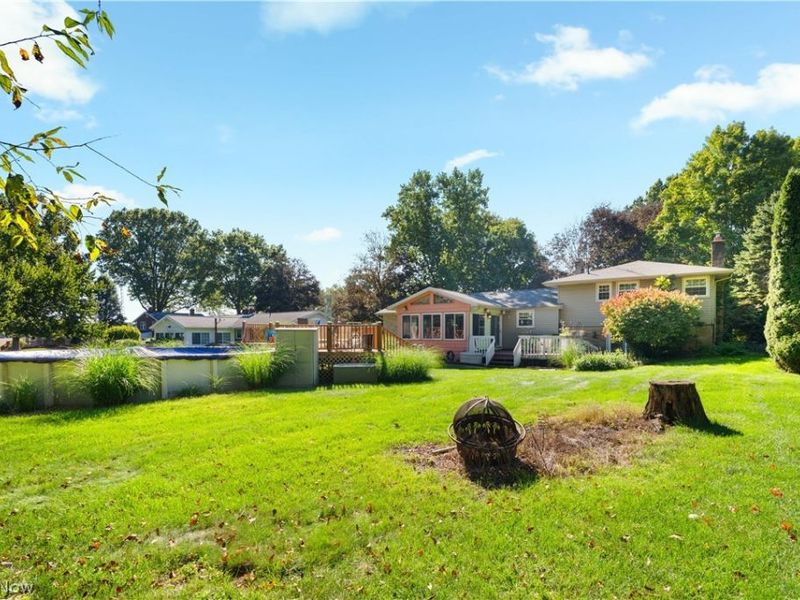 2561 Fallview Street NW, Uniontown, OH 44685 Photo 2