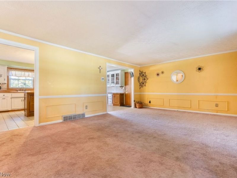 2561 Fallview Street NW, Uniontown, OH 44685 Photo 8