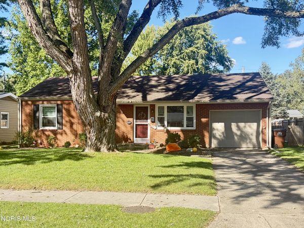828 Cherry Lane, Waterville, OH 43566