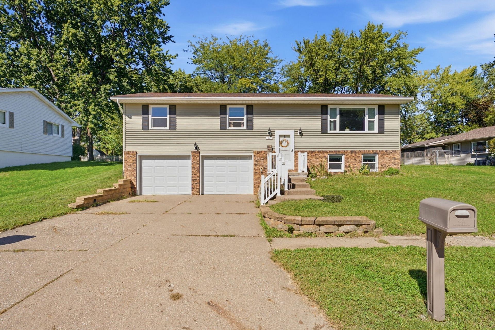 1017 Acorn Ln, Muscatine, IA 52761 Main Photo