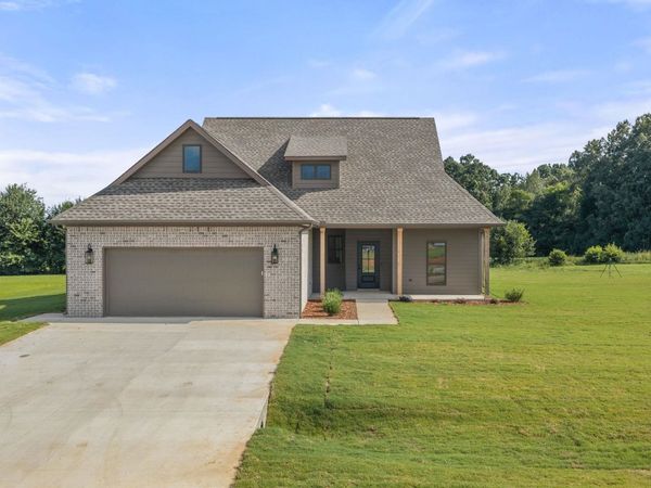220 Spry Way, Killen, AL 35645