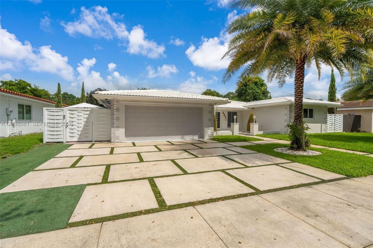 6951 S Miami Lakeway S, Miami Lakes, FL 33014 Photo