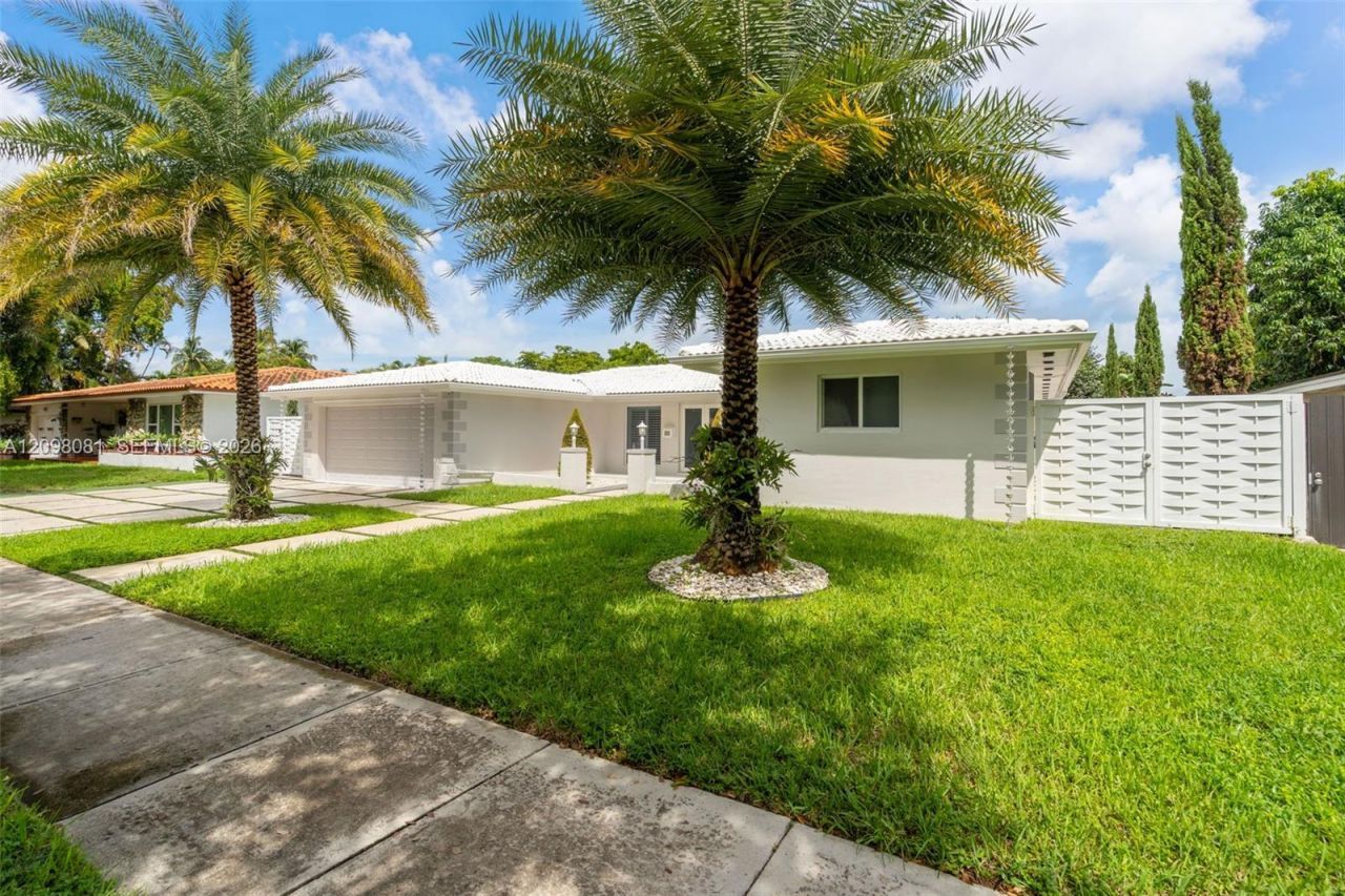 6951 S Miami Lakeway S, Miami Lakes, FL 33014 Photo