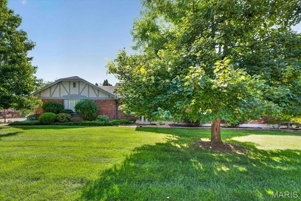 1632 Lochcrest Drive, Chesterfield, MO 63017 Main Photo