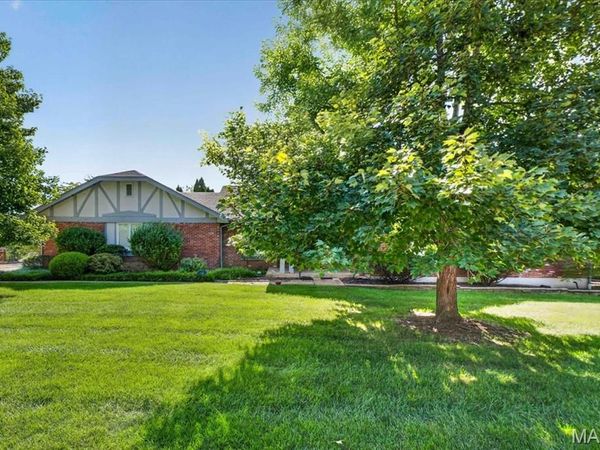 1632 Lochcrest Drive, Chesterfield, MO 63017