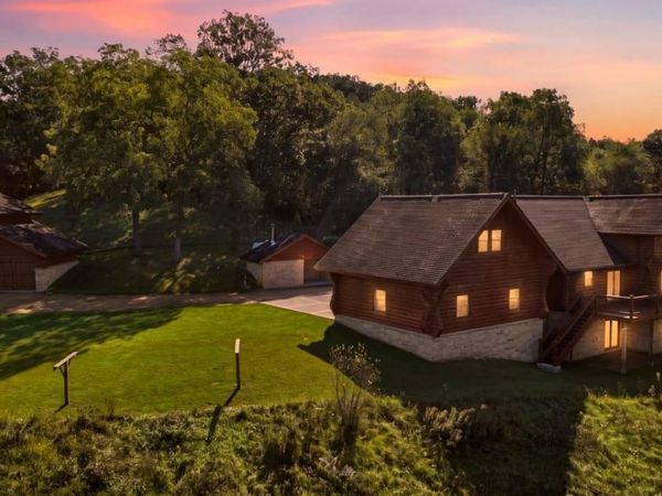 9854 US Hwy 18, Mount Hope, WI 53816