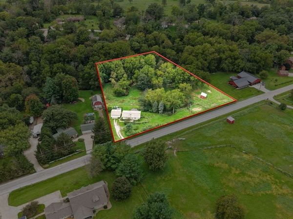 1105 Country Club Dr SE, Mt Vernon, IA 52314