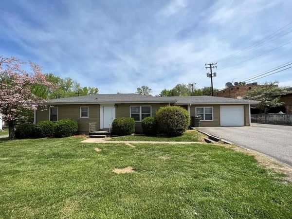 1604 E 9th St , Hopkinsville, KY 42240