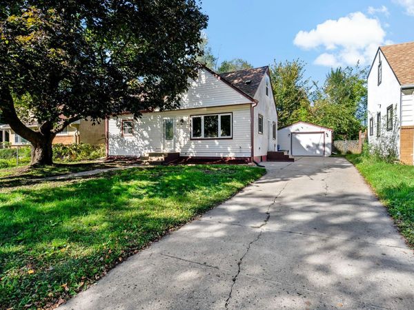 63 Iowa Avenue W, Saint Paul, MN 55117