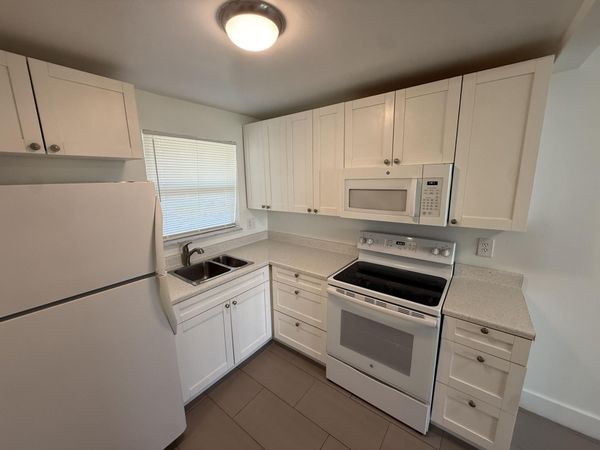 8225 SUNRISE LAKES Boulevard, Unit 106, Sunrise, FL 33322