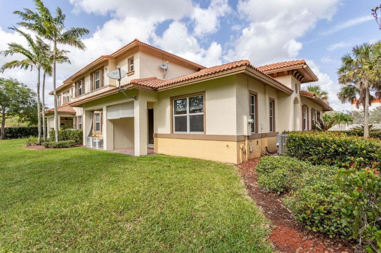 6072 NW 116th Drive, Coral Springs, FL 33076 Photo