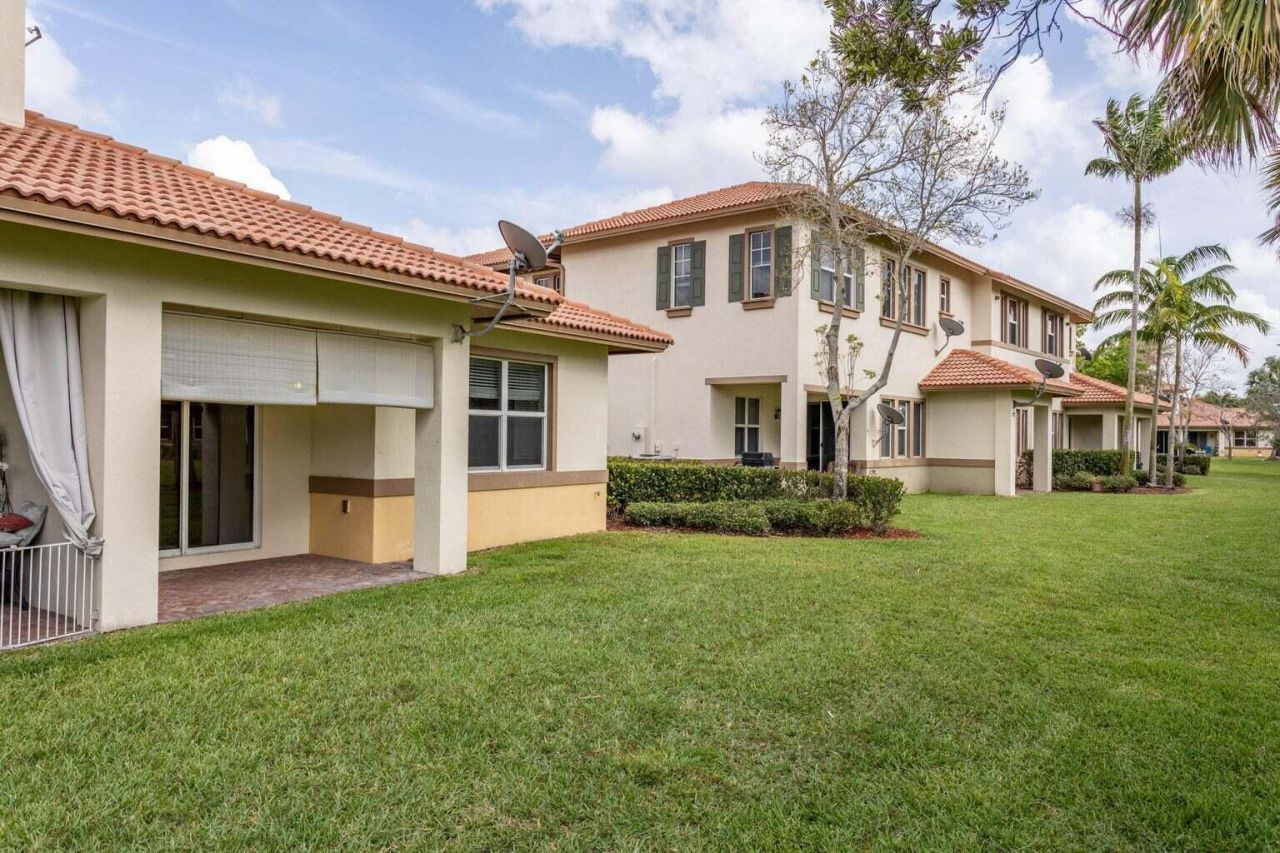 6072 NW 116th Drive, Coral Springs, FL 33076 Photo