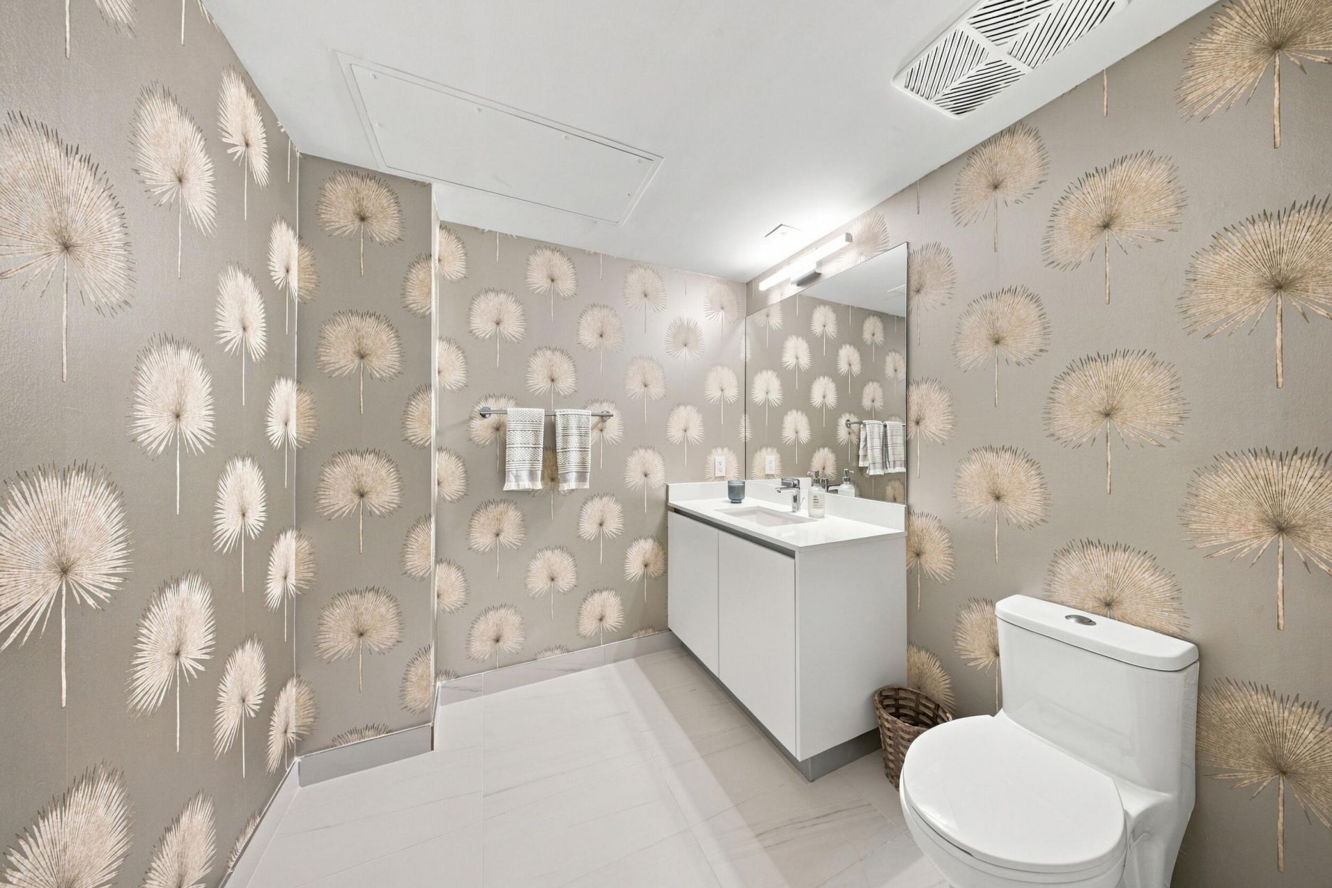 1116 N Ocean Boulevard, Unit 1601, Pompano Beach, FL 33062 Photo