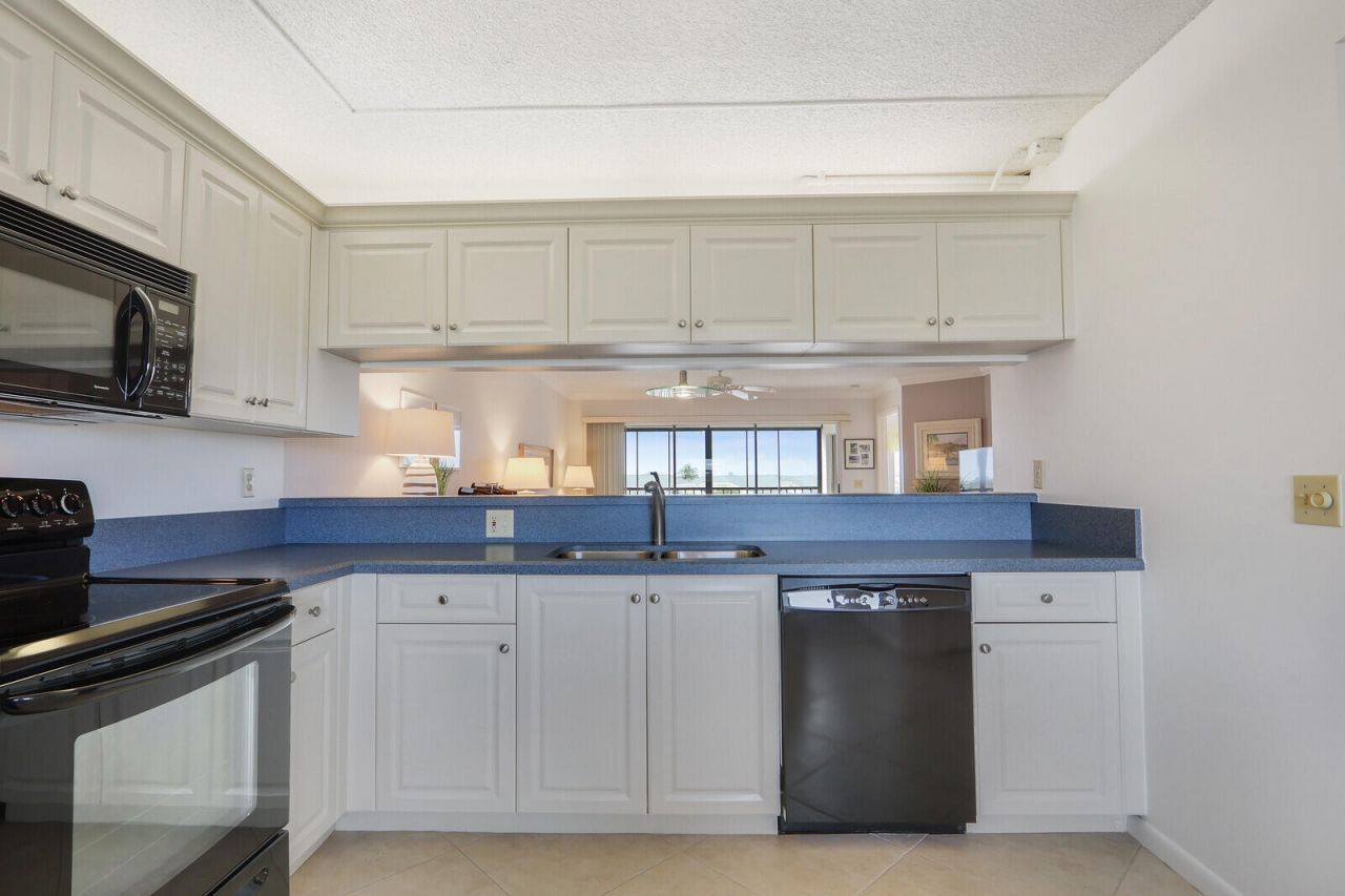 275 Palm Avenue, Unit A404, Jupiter, FL 33477 Photo