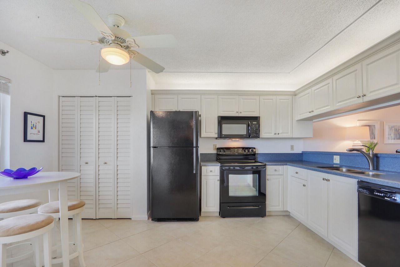 275 Palm Avenue, Unit A404, Jupiter, FL 33477 Photo