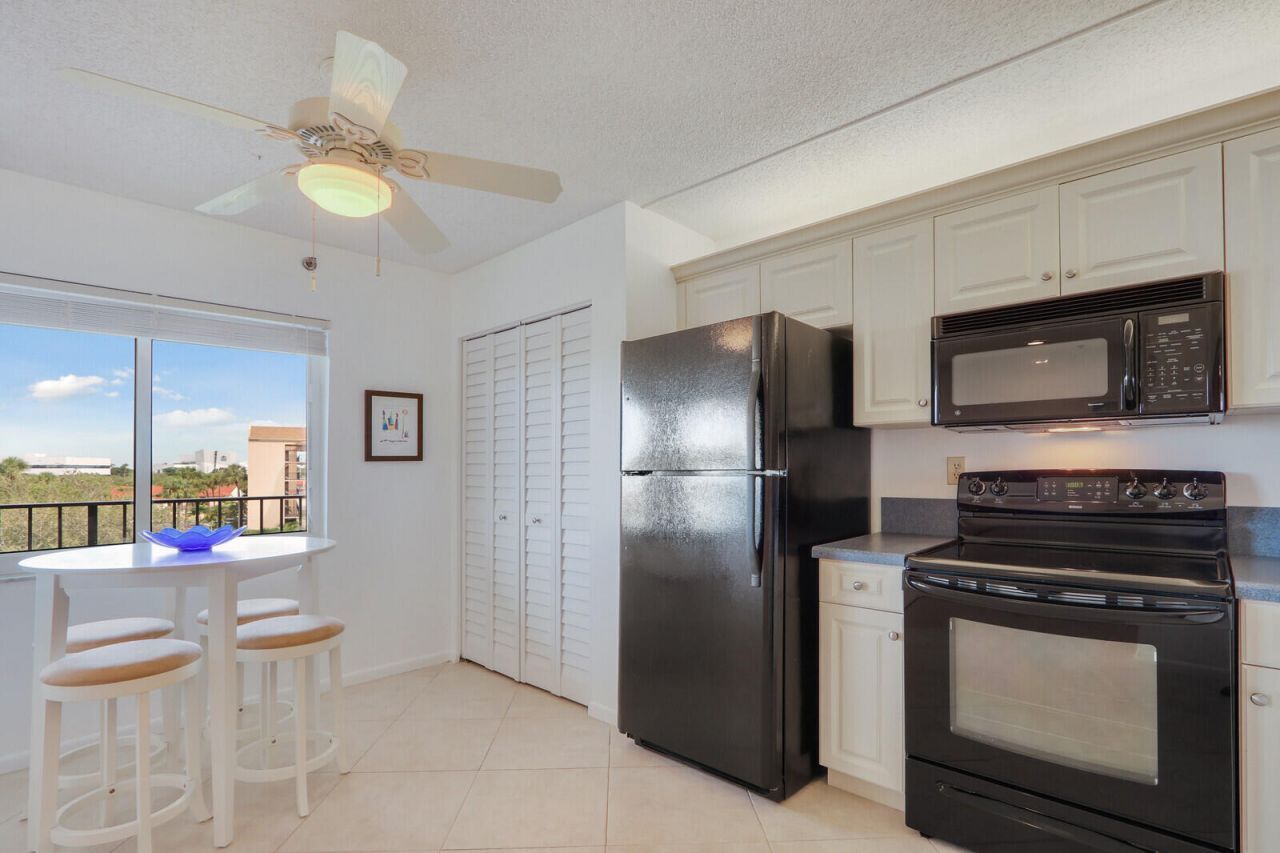 275 Palm Avenue, Unit A404, Jupiter, FL 33477 Photo