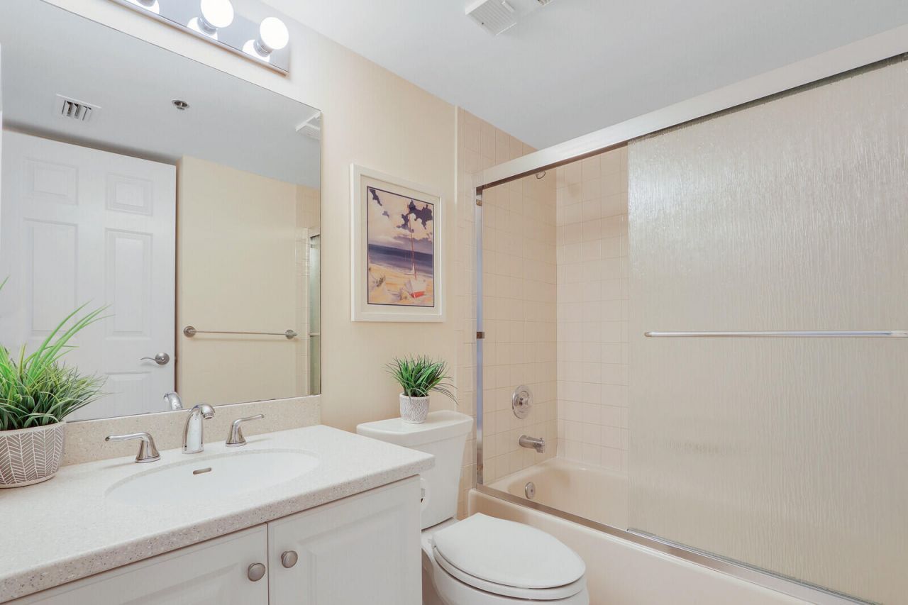 275 Palm Avenue, Unit A404, Jupiter, FL 33477 Photo