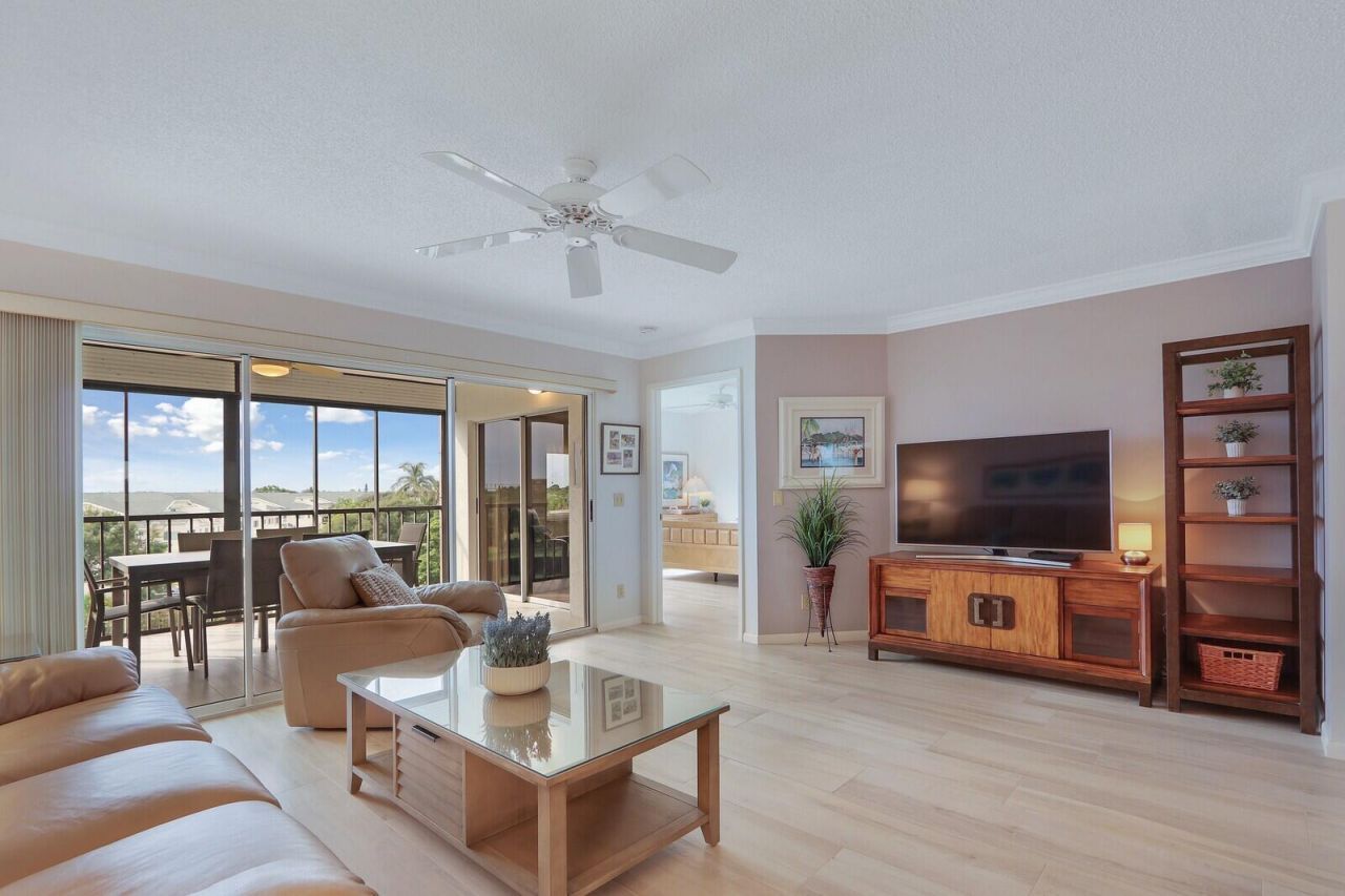 275 Palm Avenue, Unit A404, Jupiter, FL 33477 Photo