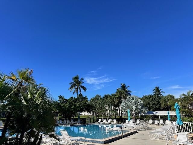 275 Palm Avenue, Unit A404, Jupiter, FL 33477 Photo