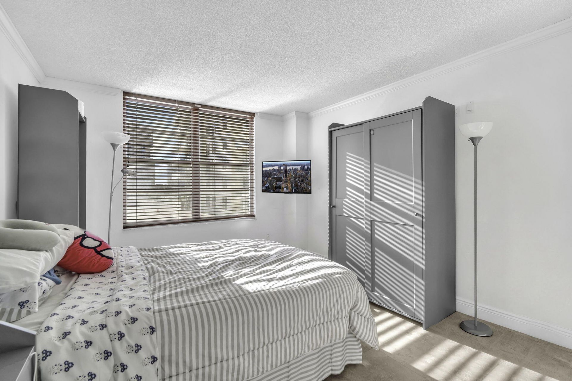 230 174th Street, Unit Apt 417, Sunny Isles Beach, FL 33160 Photo