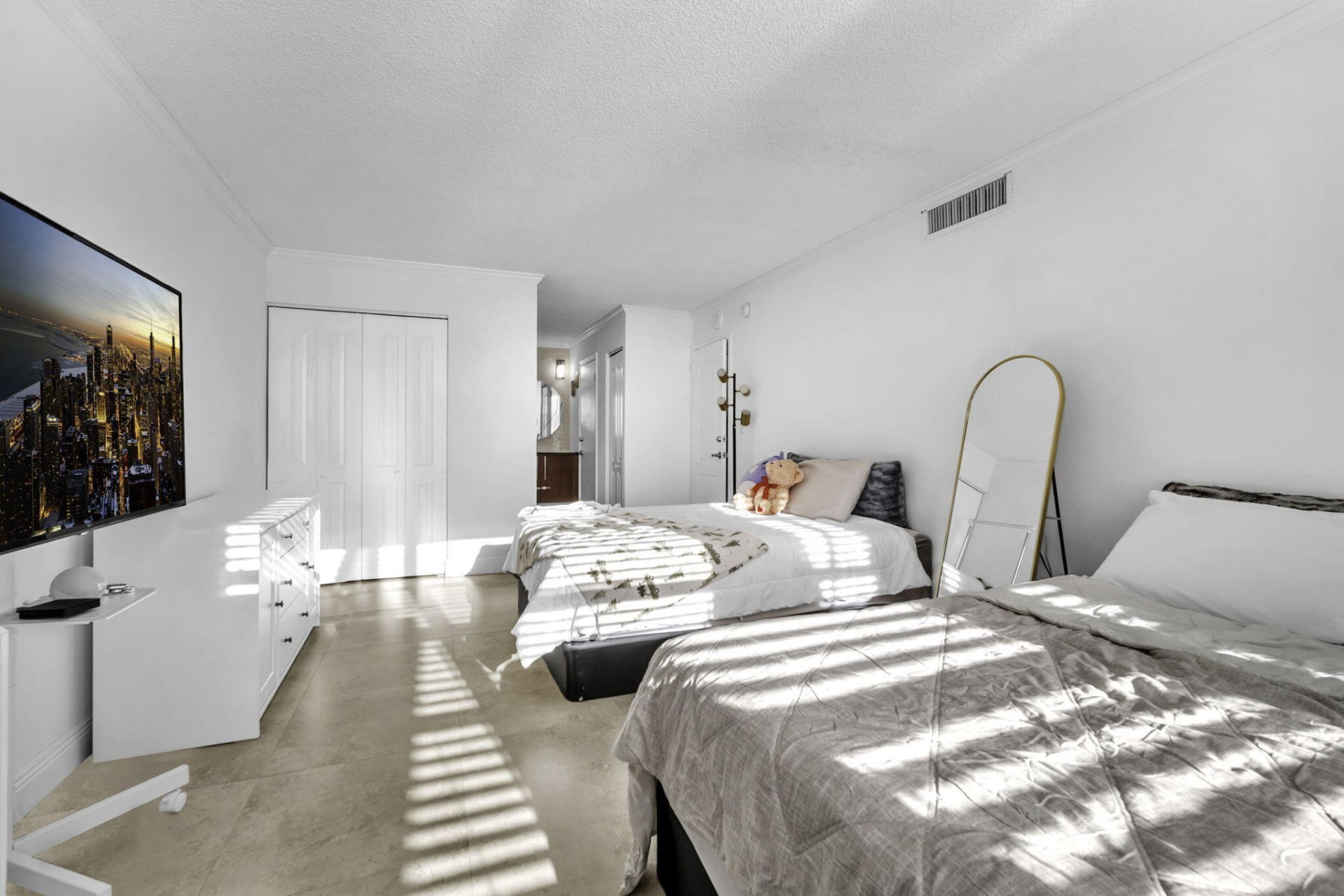 230 174th Street, Unit Apt 417, Sunny Isles Beach, FL 33160 Photo