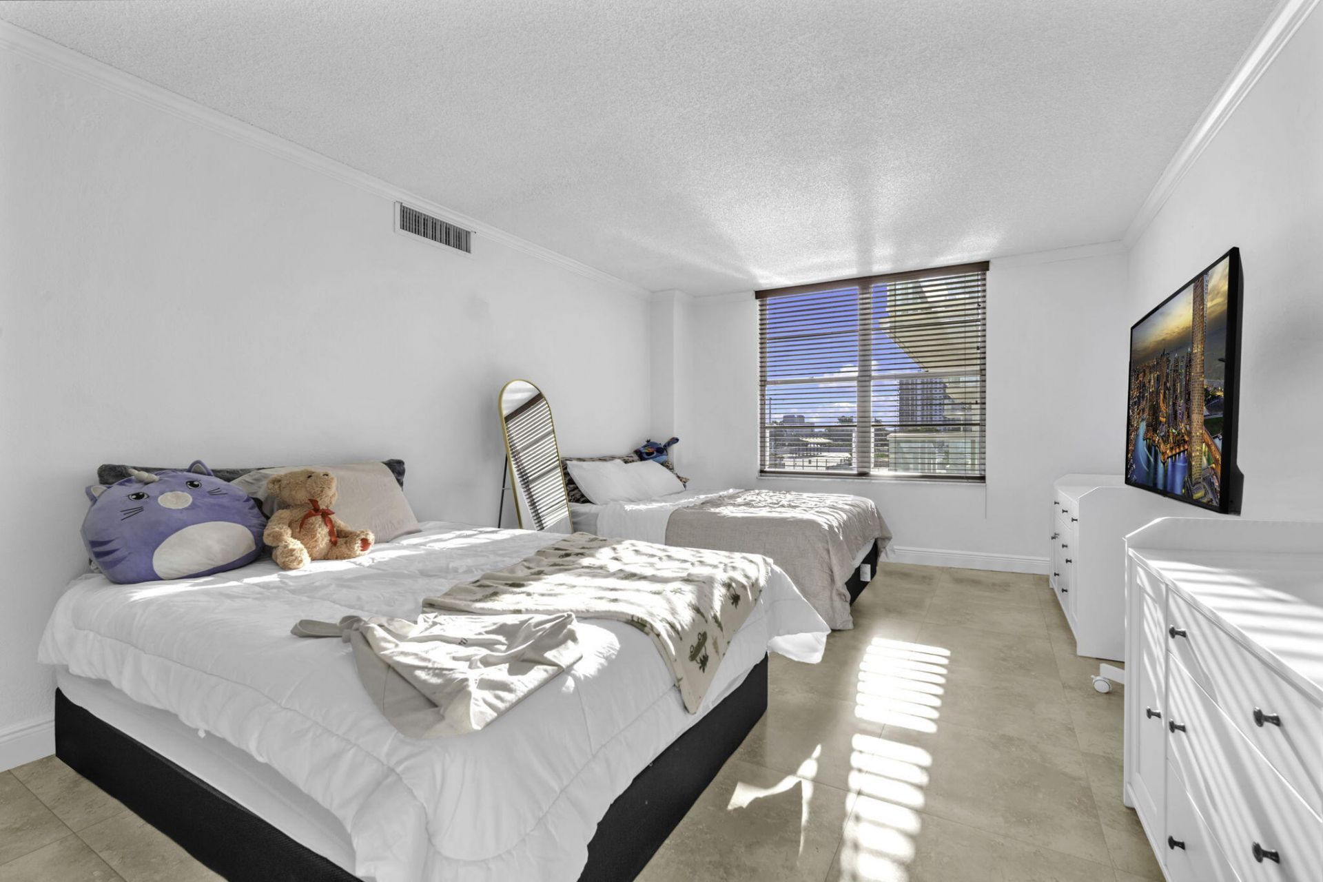 230 174th Street, Unit Apt 417, Sunny Isles Beach, FL 33160 Photo