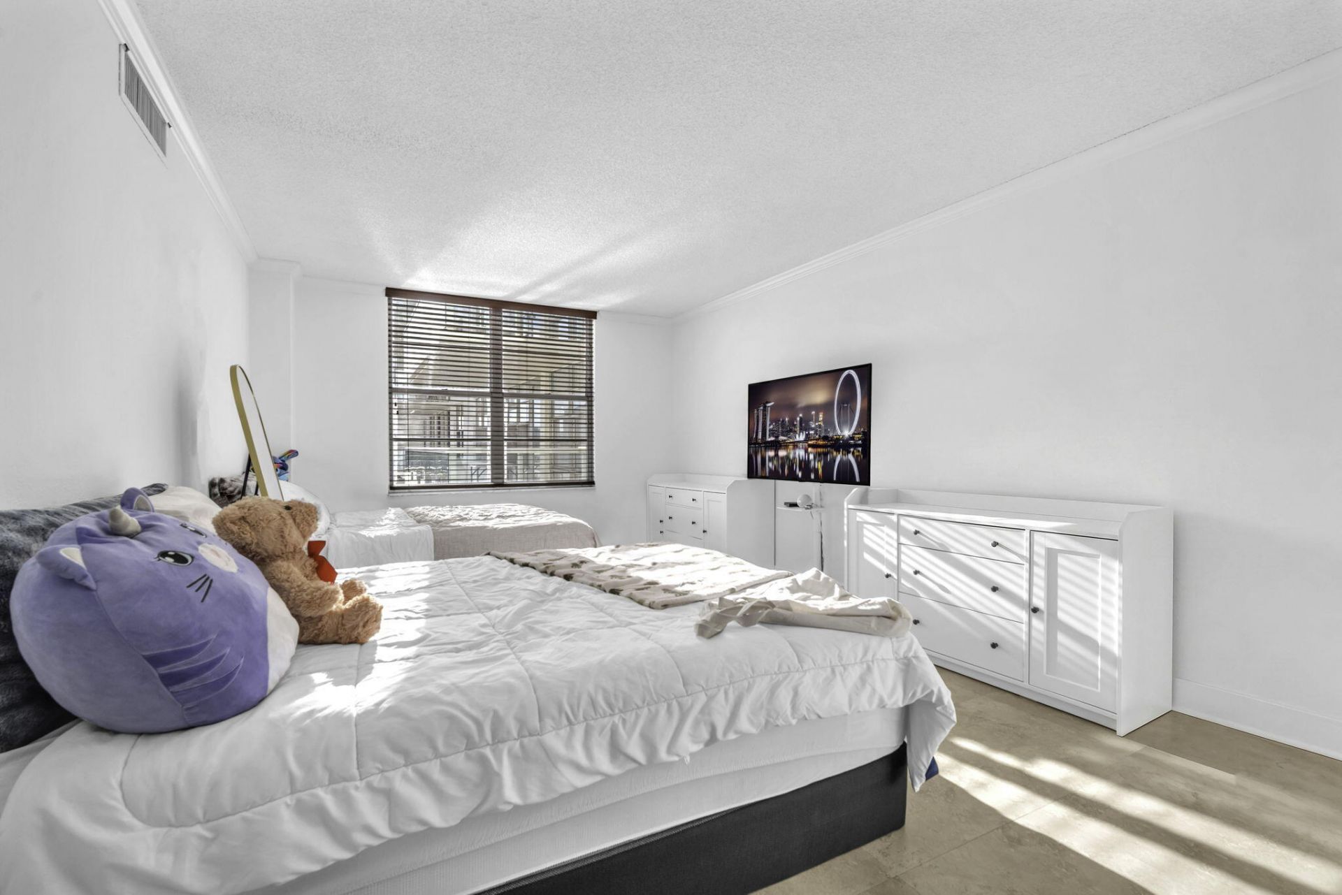 230 174th Street, Unit Apt 417, Sunny Isles Beach, FL 33160 Photo