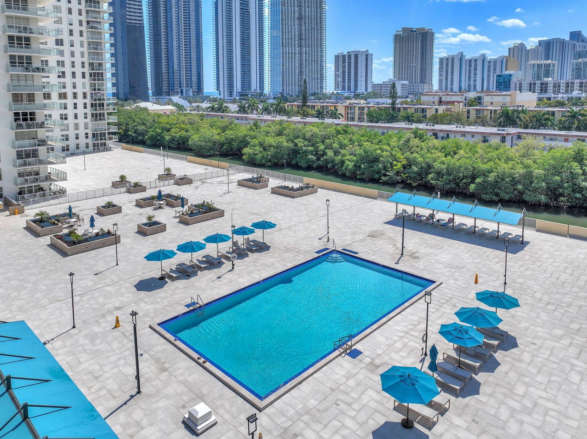230 174th Street, Unit Apt 417, Sunny Isles Beach, FL 33160 Photo