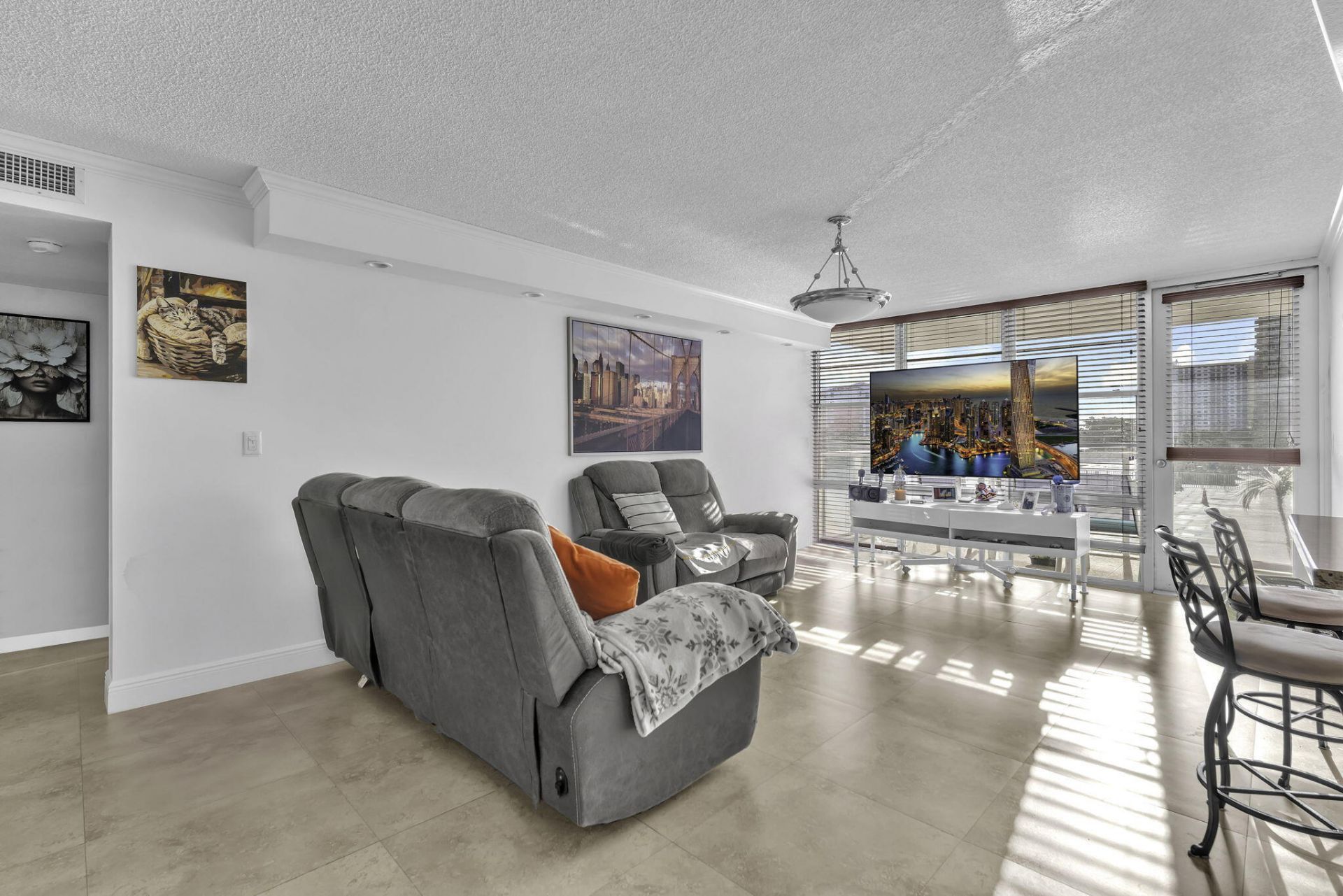 230 174th Street, Unit Apt 417, Sunny Isles Beach, FL 33160 Photo