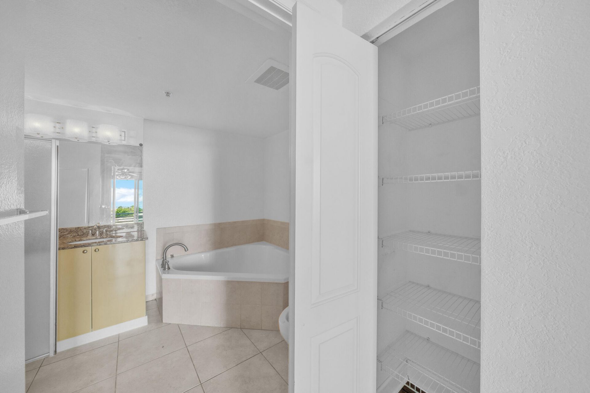 1830 Radius Drive, Unit 307, Hollywood, FL 33020 Photo