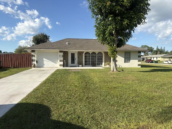 662 SW BRANFORD Drive, Port St. Lucie, FL 34983