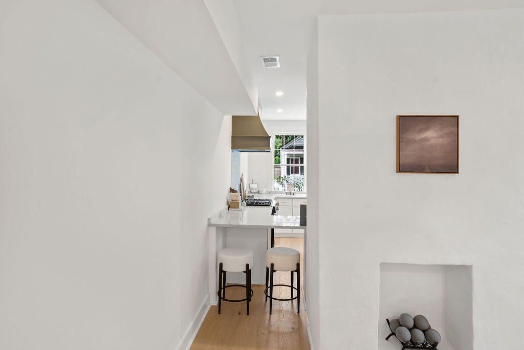 20 Addison Street Photo 10