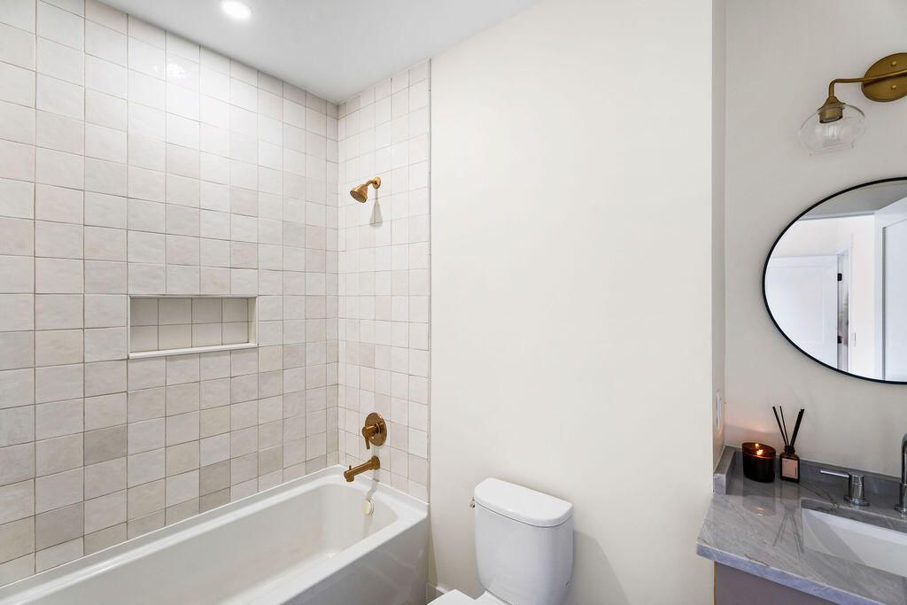20 Addison Street Photo 11