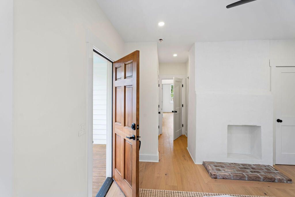 20 Addison Street Photo 17