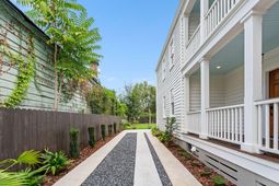 20 Addison Street photo 4