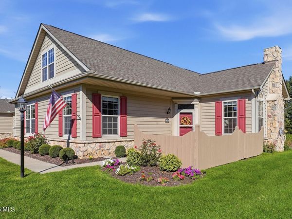 9856 Connor Lake Circle, Perrysburg, OH 43551