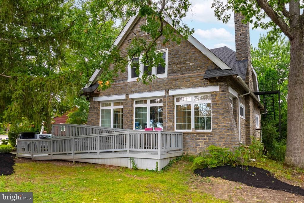 1564 EDGE HILL ROAD , ABINGTON, PA 19001
