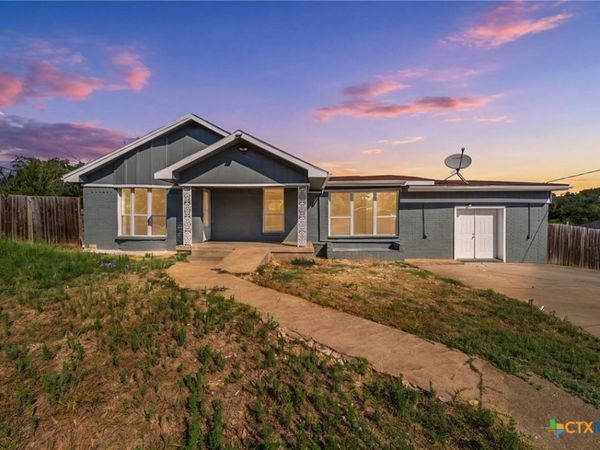 1585 E Central , Lorena, TX 76655