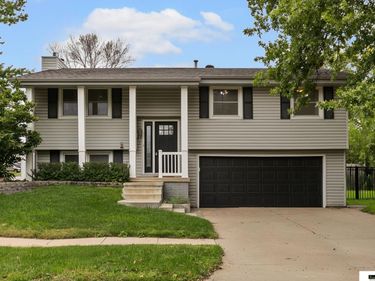 5500 Elkcrest Drive, Lincoln, NE 68516