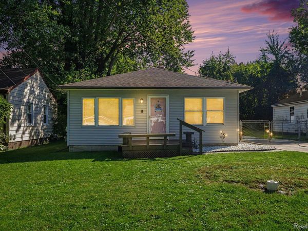 39276 Charbeneau Street , Clinton Township, Mi 48036
