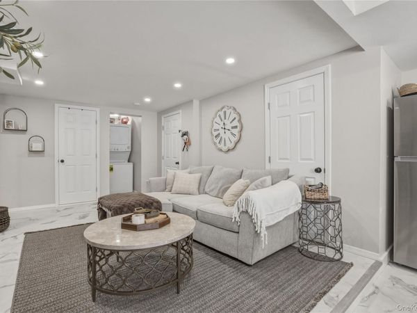 150 N Delaware Avenue , Lindenhurst, NY 11757