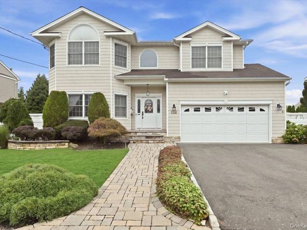151 Monroe Street , Massapequa Park, NY 11762