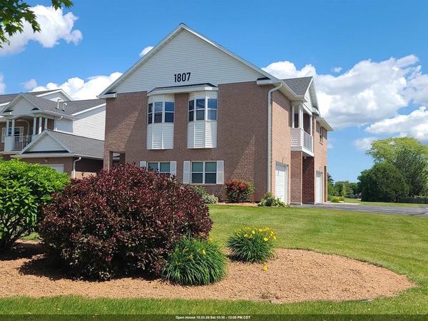 1807 RIDGEWAY DRIVE, Unit 38, De Pere, WI 54115