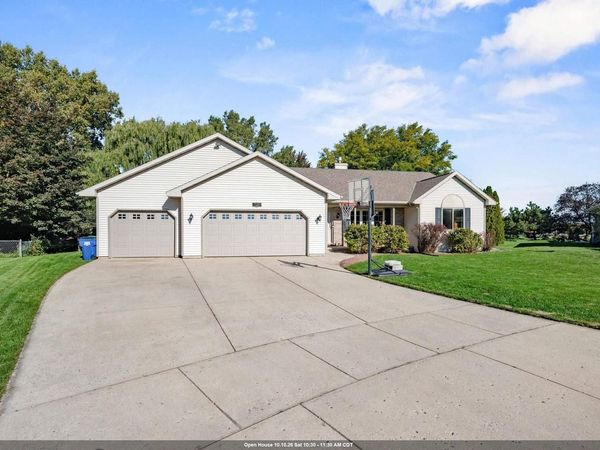 720 HICKORY VALLEY COURT, De Pere, WI 54115
